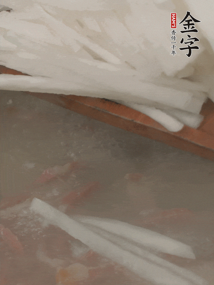 放蘿卜絲，燉5分鐘。