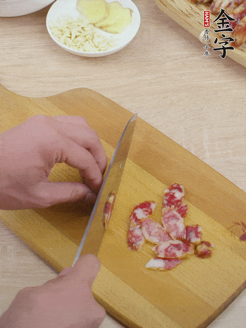 金字土香腸切片。