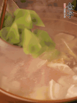 再加入焯水過(guò)的百葉結(jié)、萵筍塊燉15-20分鐘。